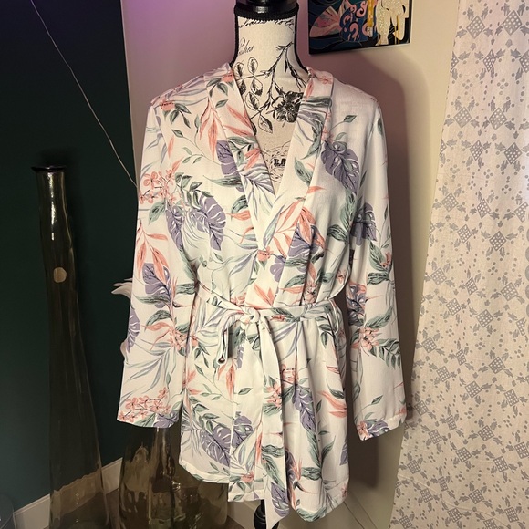 H&M tropical print kimono blouse with tie - Picture 1 of 3